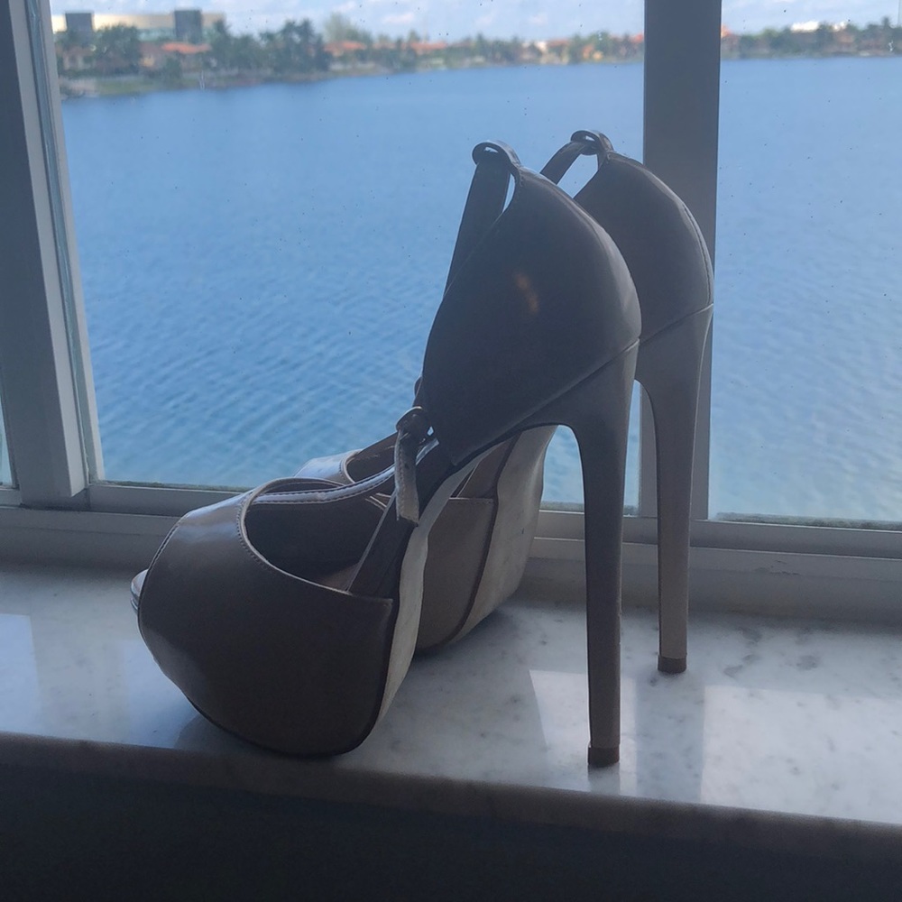 Heels - Picture 1 of 3